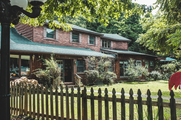 Imagen de los interiores del Hotel Smoky View Cottages and Rv Resorts. Foto 16