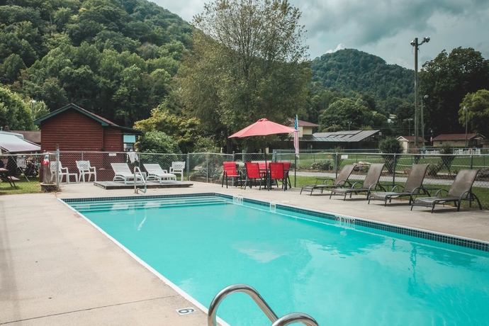 Imagen de la piscina del Hotel Smoky View Cottages and Rv Resorts. Foto 19