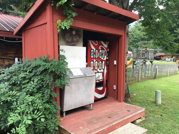 Imagen de los interiores del Hotel Smoky View Cottages and Rv Resorts. Foto 17