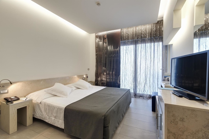 Imagen de la habitación del Hotel Smy Aran Blu Roma Mare. Foto 7