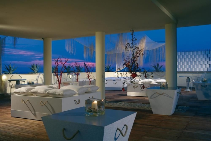 Imagen del bar/restaurante del Hotel Smy Aran Blu Roma Mare. Foto 4