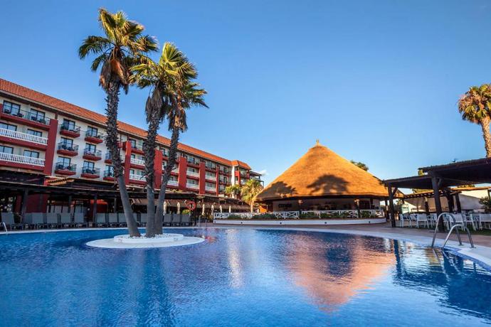 Imagen de la piscina del Hotel Smy Isla Cristina. Foto 16