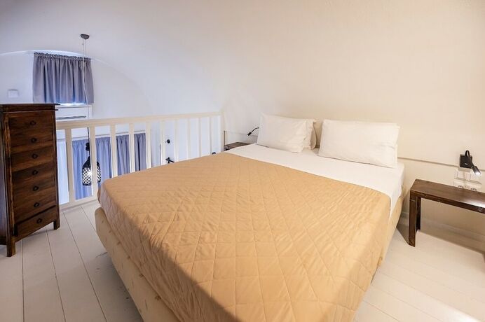 Imagen de la habitación del Hotel Smy Santorini Suites and Villas. Foto 12
