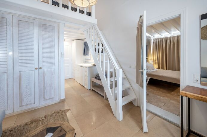 Imagen de la habitación del Hotel Smy Santorini Suites and Villas. Foto 13