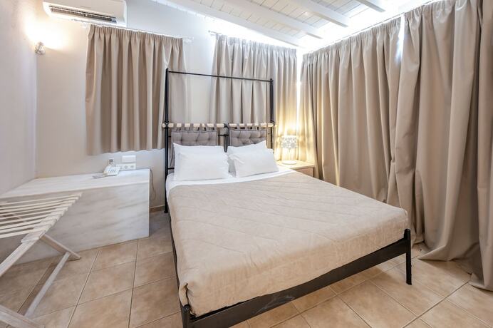 Imagen de la habitación del Hotel Smy Santorini Suites and Villas. Foto 16