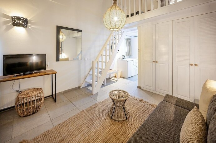 Imagen de la habitación del Hotel Smy Santorini Suites and Villas. Foto 17