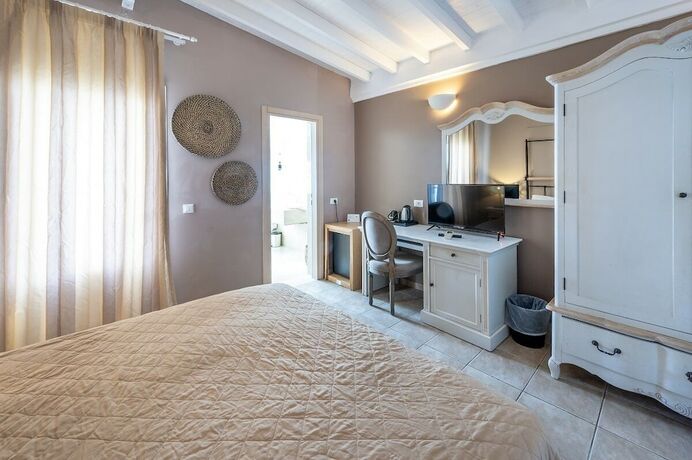 Imagen general del Hotel Smy Santorini Suites and Villas. Foto 7
