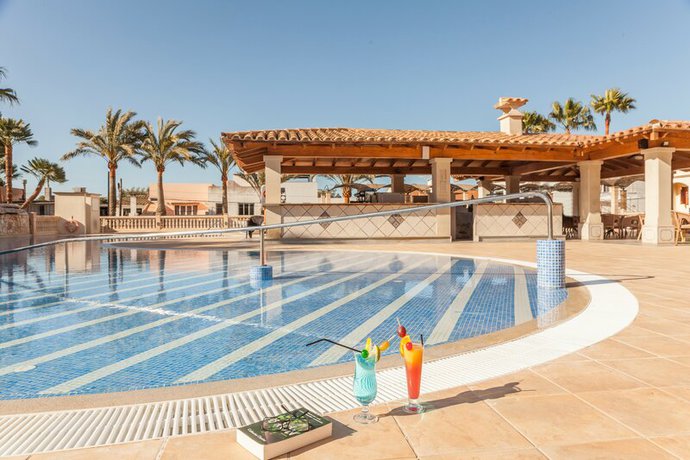 Imagen de la piscina del Hotel Smy Vistamar Portocolom. Foto 8