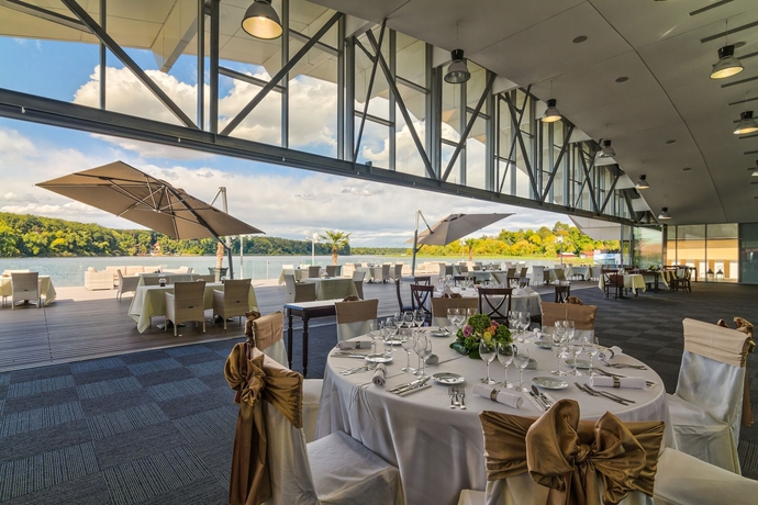 Imagen del bar/restaurante del Hotel Snagov Club. Foto 3