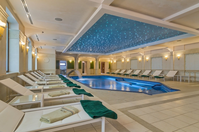 Imagen de la piscina del Hotel Snagov Club. Foto 16