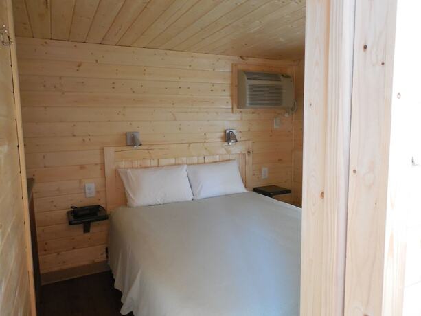 Imagen de la habitación del Hotel Snake River Cabin Village. Foto 15