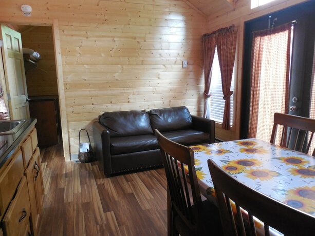 Imagen general del Hotel Snake River Cabin Village. Foto 9