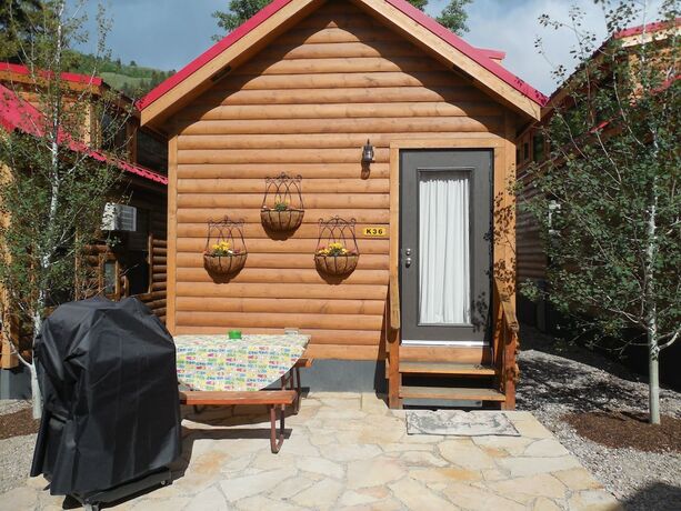 Imagen general del Hotel Snake River Cabin Village. Foto 12