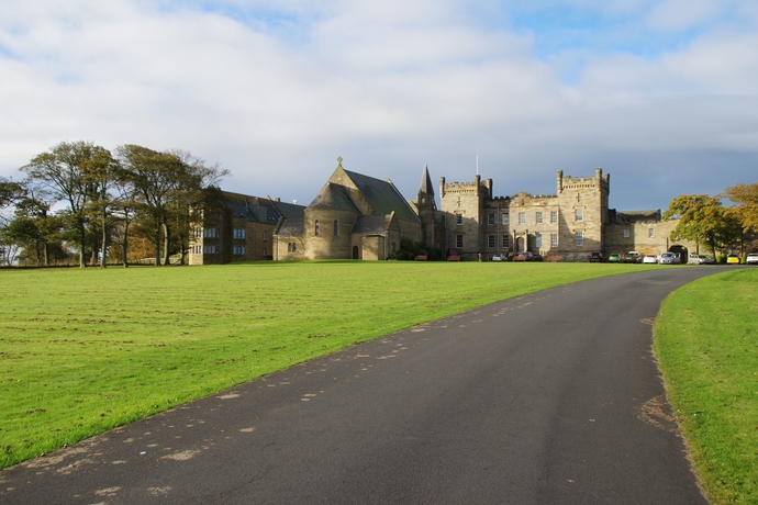 Imagen de los exteriores del Hotel Sneaton Castle Centre. Foto 16