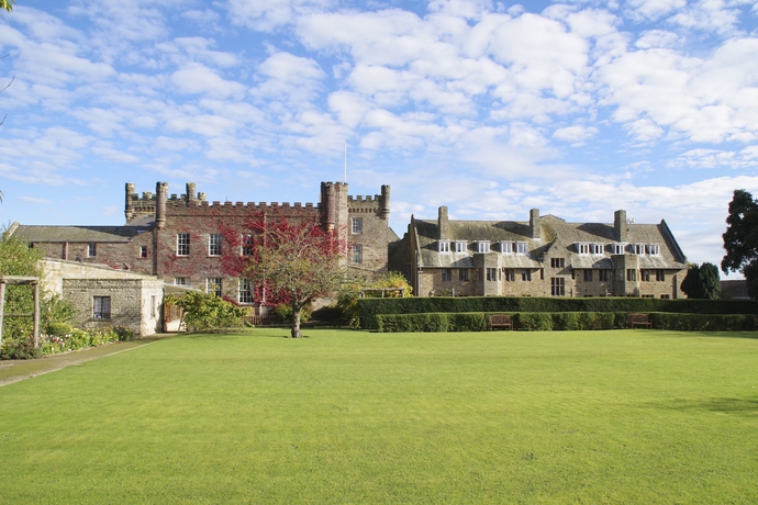 Imagen de los exteriores del Hotel Sneaton Castle Centre. Foto 17