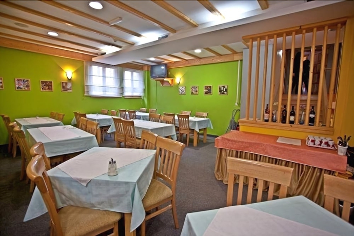 Imagen del bar/restaurante del Hotel Snje&scaron;ko. Foto 4