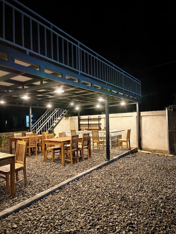 Imagen del bar/restaurante del Hotel Snooze Hostel. Foto 5