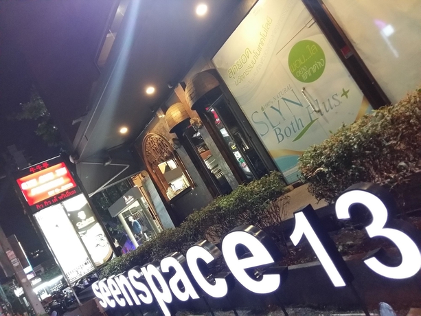 Imagen de los exteriores del Hotel Snooze Thonglor Bangkok. Foto 4