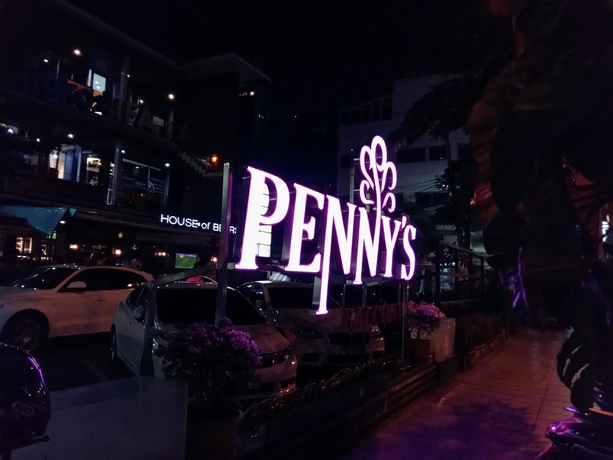 Imagen de los exteriores del Hotel Snooze Thonglor Bangkok. Foto 5