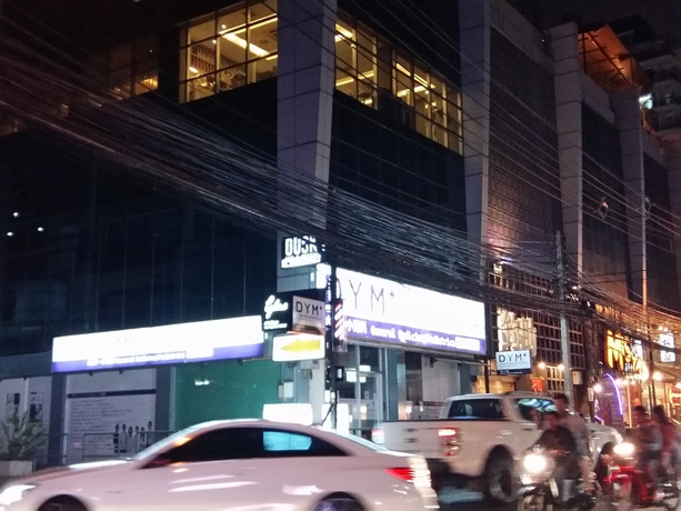 Imagen de los exteriores del Hotel Snooze Thonglor Bangkok. Foto 6