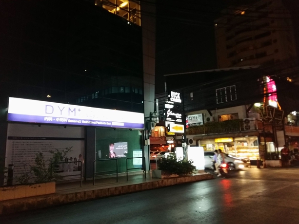 Imagen de los exteriores del Hotel Snooze Thonglor Bangkok. Foto 7