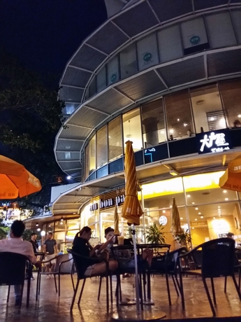 Imagen de los exteriores del Hotel Snooze Thonglor Bangkok. Foto 8