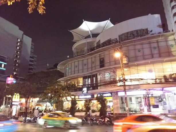 Imagen de los exteriores del Hotel Snooze Thonglor Bangkok. Foto 9