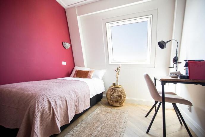 Imagen de la habitación del Hotel Snouck van Loosen. Foto 16