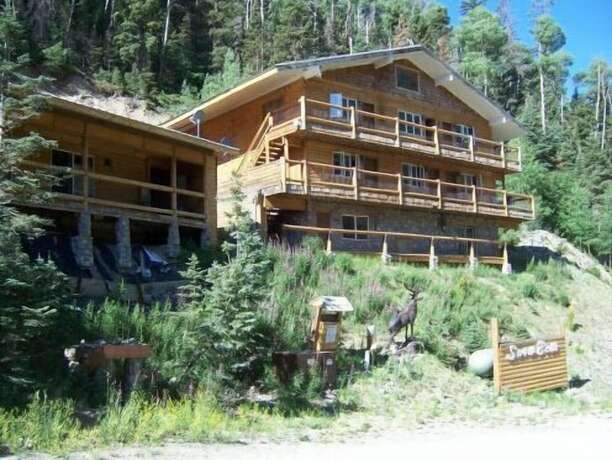 Imagen general del Hotel Snow Bear Inn. Foto 9