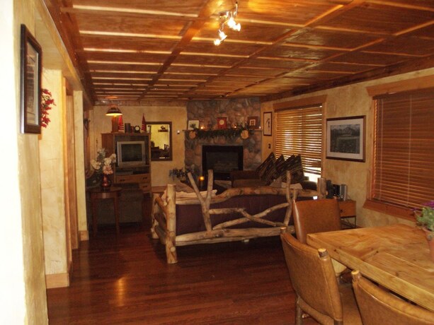 Imagen general del Hotel Snow Bear Inn. Foto 11