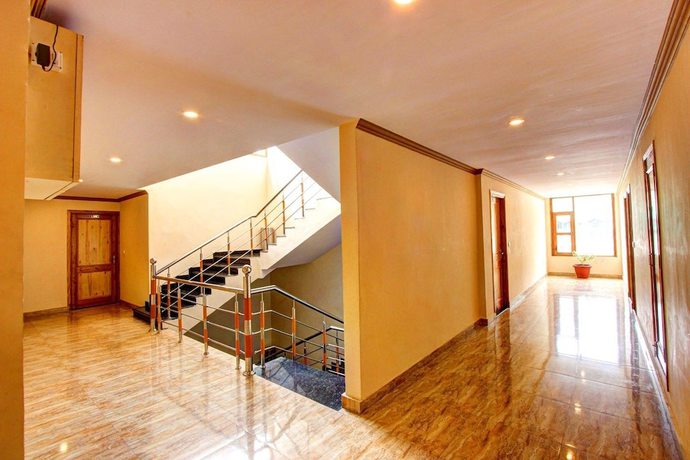 Imagen de los interiores del Hotel Snow Country Manali. Foto 18