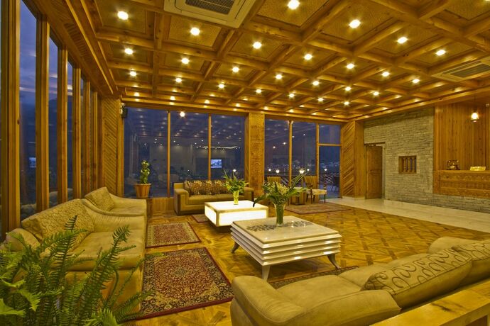 Imagen del bar/restaurante del Hotel Snow Flakes Resort. Foto 10