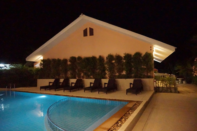 Imagen de los exteriores del Hotel Snow House, Krabi. Foto 16