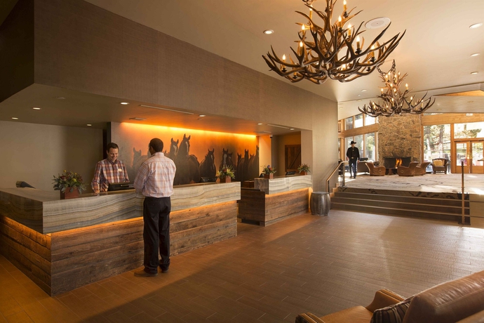 Imagen de los interiores del Hotel Snow King Resort and Luxury Residences. Foto 13