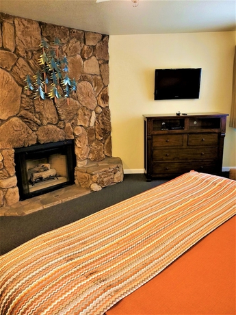 Imagen de la habitación del Hotel Snow Lake Lodge. Foto 8