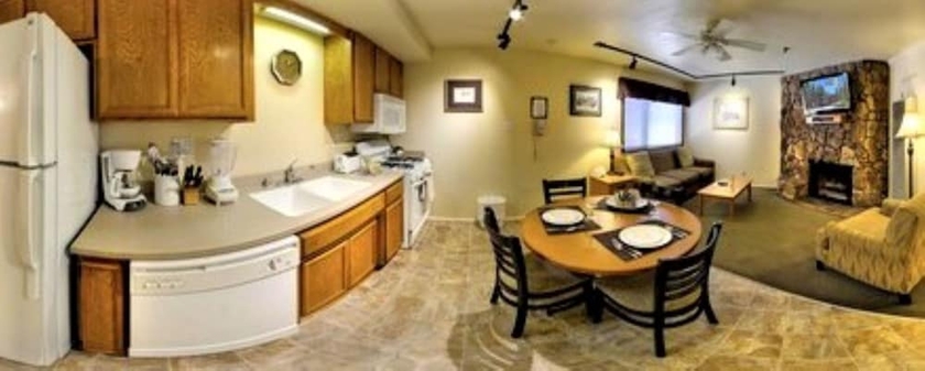 Imagen de la habitación del Hotel Snow Lake Lodge. Foto 10