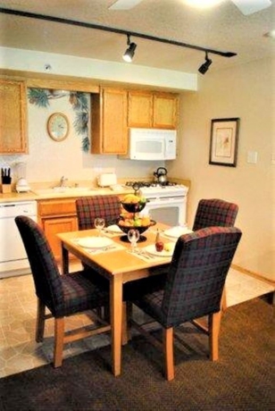Imagen de la habitación del Hotel Snow Lake Lodge. Foto 11