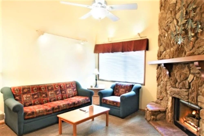 Imagen de la habitación del Hotel Snow Lake Lodge. Foto 15