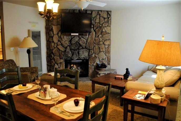 Imagen de la habitación del Hotel Snow Lake Lodge. Foto 17