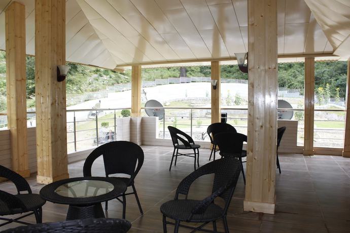 Imagen de los interiores del Hotel Snow Touch Resort (Shri Nath Group). Foto 18
