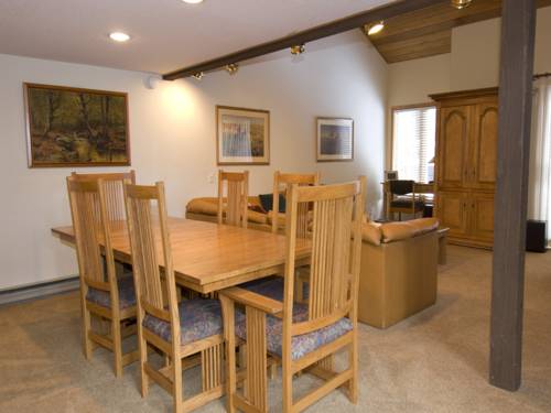 Imagen de la habitación del Hotel Snowcreek Resort. Foto 15