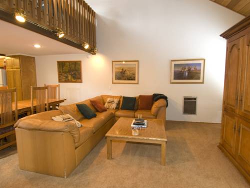 Imagen de la habitación del Hotel Snowcreek Resort. Foto 16