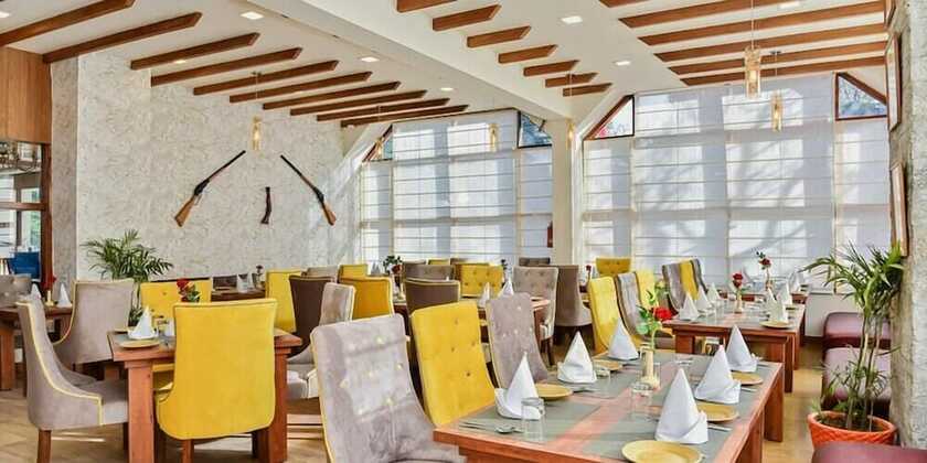 Imagen del bar/restaurante del Hotel Snowcrests Manor, Manali. Foto 3