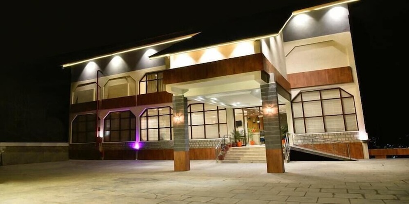 Imagen de los interiores del Hotel Snowcrests Manor, Manali. Foto 9