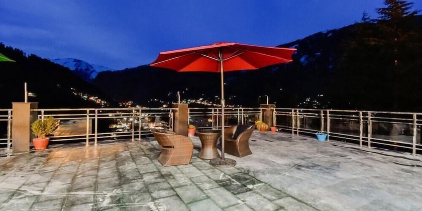 Imagen de los exteriores del Hotel Snowcrests Manor, Manali. Foto 7