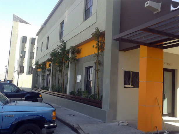 Imagen de los exteriores del Hotel Sntenario. Foto 10
