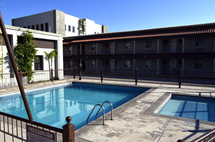 Imagen de la piscina del Hotel Sntenario. Foto 15
