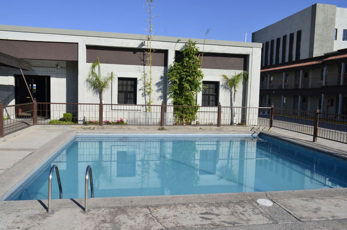 Imagen de la piscina del Hotel Sntenario. Foto 16