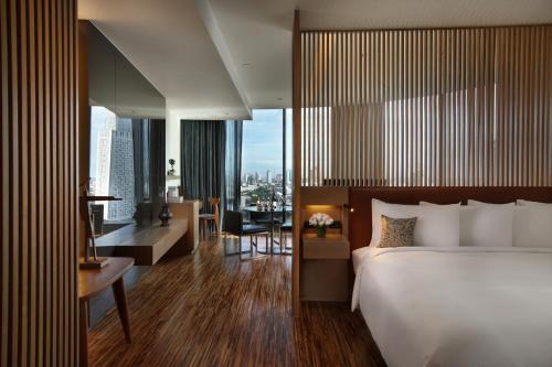 Imagen de la habitación del Hotel So/ Bangkok. Foto 8