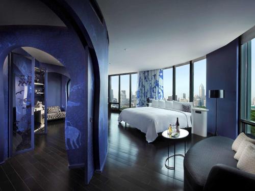 Imagen de la habitación del Hotel So/ Bangkok. Foto 9